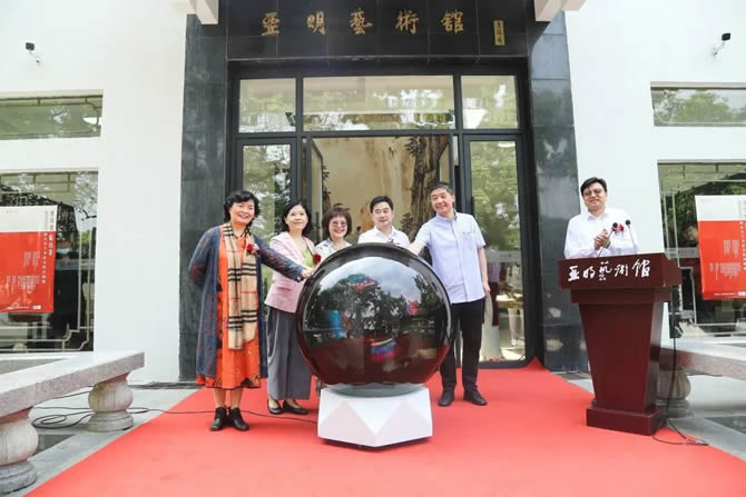 080644-266754.jpg 080644-266754.jpg