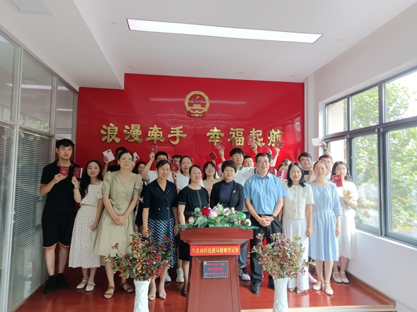 175143-977682.jpg 頒證現(xiàn)場1_愛奇藝.jpg