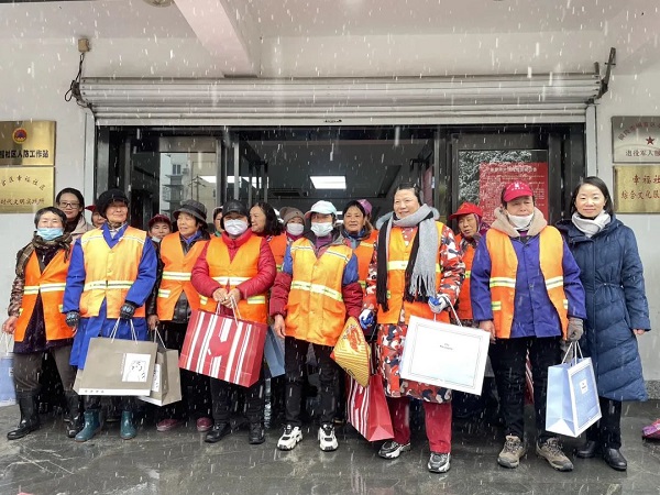 165715-111478.jpg 2.jpg