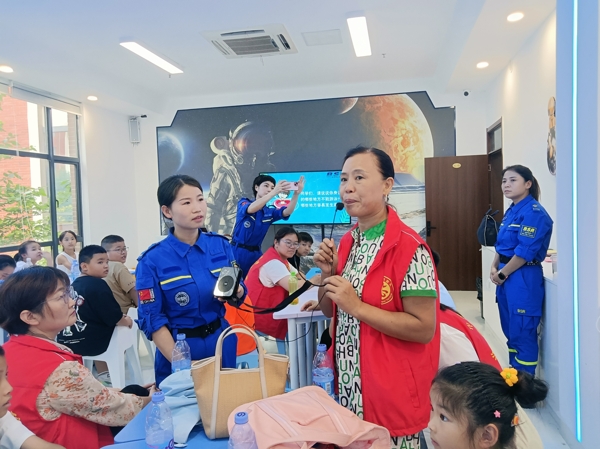 203214-123135.jpg 安全教育互動現場0_愛奇藝.jpg