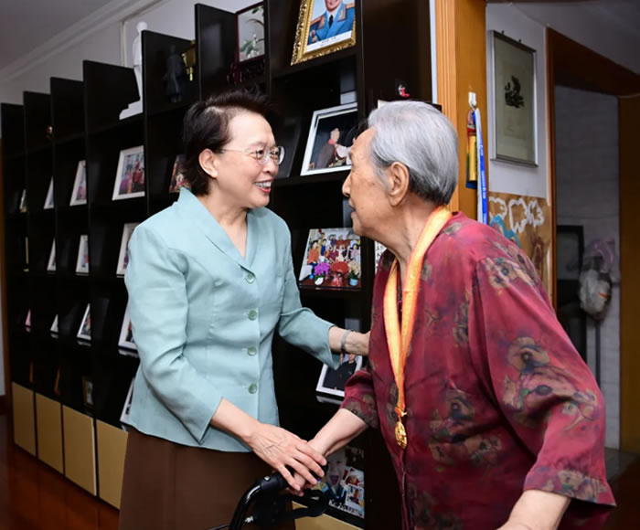 054158-917652.jpg 3.jpg